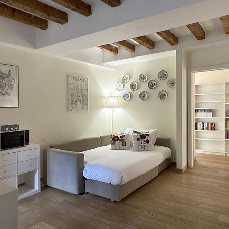 Ferienwohnung Joivy Cosy Ticinese Retreat 1-Bed Flat Near The Duomo Mailand Exterior foto