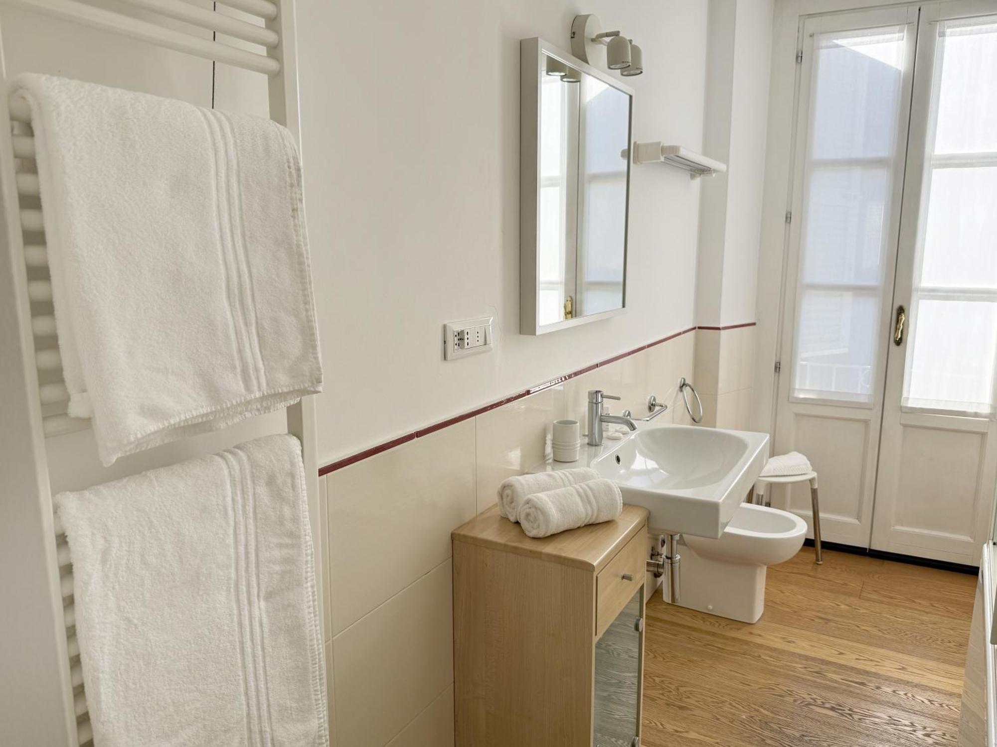 Ferienwohnung Joivy Cosy Ticinese Retreat 1-Bed Flat Near The Duomo Mailand Exterior foto